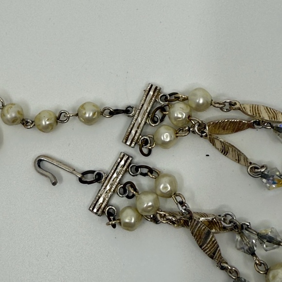 Vtg Japan Crystal and Faux Pearl Silvertone Triple Strand Necklace - Picture 10 of 16